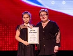 Премию мэра получили 40 талантливых школьников Благовещенска