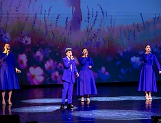 В Благовещенске в преддверии 8 Марта прошел большой праздничный концерт