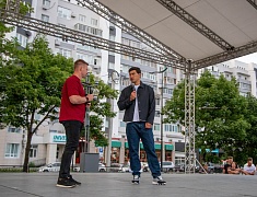 Абсолютный чемпион мира по боксу Дмитрий Бивол встретился с благовещенцами