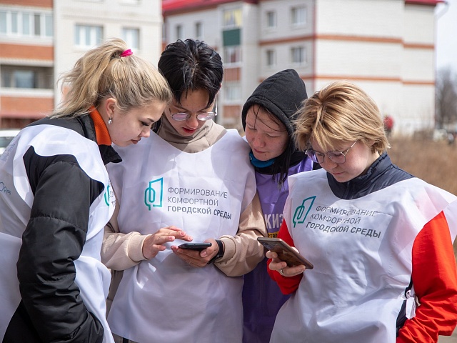 На субботниках волонтеры помогли проголосовать за скверы порядка 120 благовещенцам