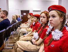 Парту Героя в память об участнике СВО открыли в школе №22 Благовещенска
