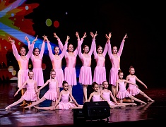 В Благовещенске в преддверии 8 Марта прошел большой праздничный концерт