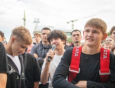 Абсолютный чемпион мира по боксу Дмитрий Бивол встретился с благовещенцами