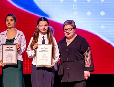 Премию мэра получили 40 талантливых школьников Благовещенска