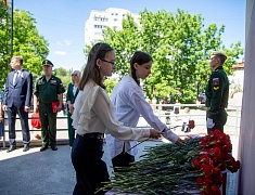 Памятную доску Герою России Владимиру Барахтенко открыли в Благовещенске