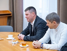 Встреча мэра Олега Имамеева с тренерским составом и футболистами ФК "Благовещенск"