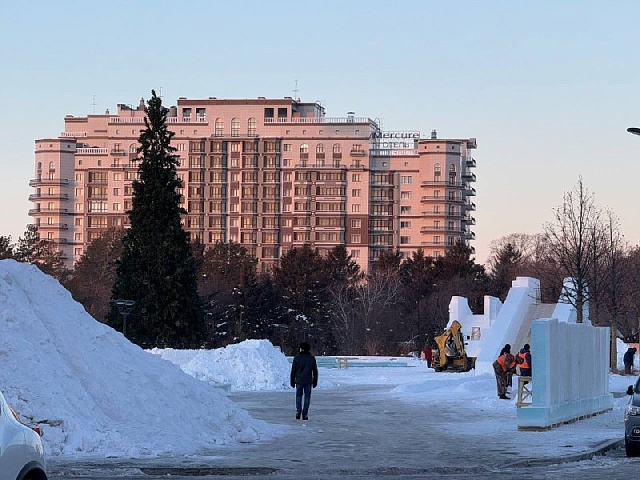 Снежные горки в Благовещенске готовы на 65%