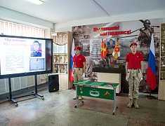 В школе № 10 открыли "Уголок памяти Героя" и установили "Парту Героя"