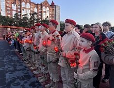 В Благовещенске на площади Победы зажгли «Свечи памяти»