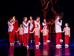 В Благовещенске в преддверии 8 Марта прошел большой праздничный концерт