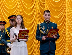 В Благовещенске в честь 84 дня рождения ДВОКУ личному составу вручили награды