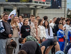 Абсолютный чемпион мира по боксу Дмитрий Бивол встретился с благовещенцами