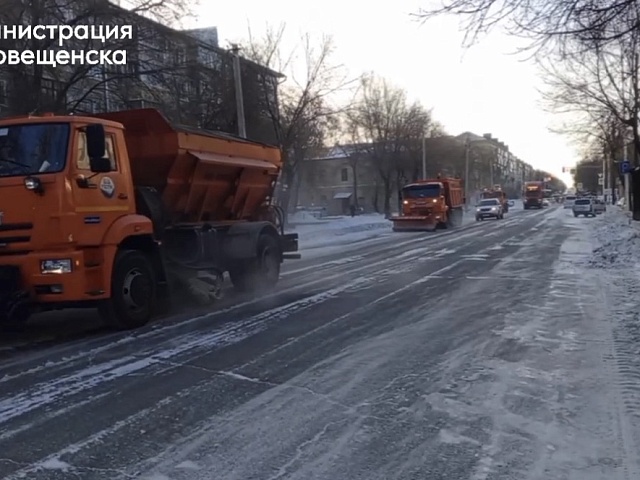 Больше 4 тысяч тонн снега, 70 км дорог и мобильные бригады: областной центр избавляют от снега 