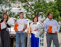 Абсолютный чемпион мира по боксу Дмитрий Бивол встретился с благовещенцами