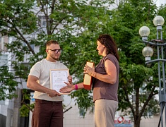 Абсолютный чемпион мира по боксу Дмитрий Бивол встретился с благовещенцами
