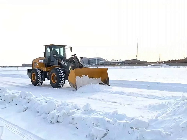 Город готовит спортивные площадки к зимнему фестивалю