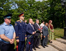 В день города прошли торжественные церемонии возложения цветов