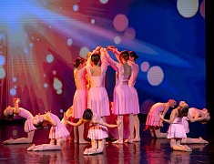 В Благовещенске в преддверии 8 Марта прошел большой праздничный концерт