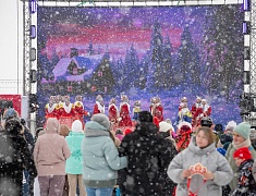 На площади Ленина и набережной Амура прошли народные гуляния в честь масленицы