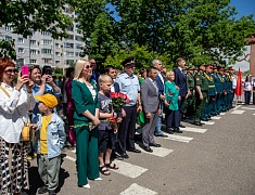 Памятную доску Герою России Владимиру Барахтенко открыли в Благовещенске