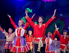 Мэр Благовещенска Олег Имамеев вручил премию одарённым детям по итогам 2022 года