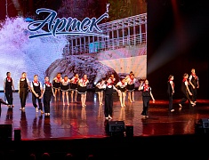 В общественно‑культурном центре прошел благотворительный концерт «Крымская весна»