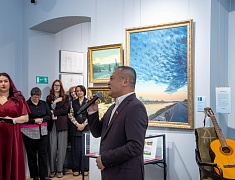 В Благовещенске открылась выставка к 70-летию Александра Тихомирова