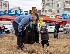«Город берегу»: жители Благовещенска массово вышли на субботник