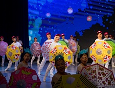Китайские и русские бабушки станцевали на одной сцене в Благовещенске