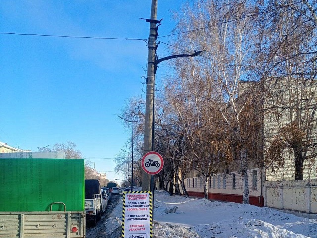 С начала года с улиц Благовещенска вывезли больше 25 тысяч тонн снега. В том числе и с парковок соцобъектов 