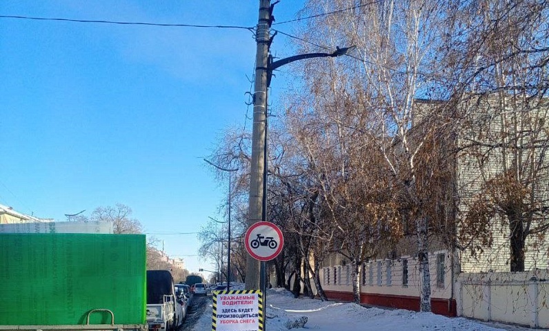 С начала года с улиц Благовещенска вывезли больше 25 тысяч тонн снега. В том числе и с парковок соцобъектов 