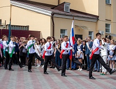 Во всех школах Благовещенска прозвенели последние звонки