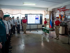 В школе № 10 открыли "Уголок памяти Героя" и установили "Парту Героя"