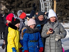 На площади Ленина для детей провели праздник со сказочными персонажами
