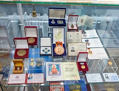 В Благовещенске открылась выставка к 70-летию Александра Тихомирова