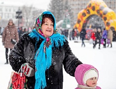На площади Ленина и набережной Амура прошли народные гуляния в честь масленицы