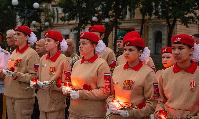 Благовещенцы зажгли свечи в память о героях Великой Отечественной войны
