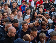 Абсолютный чемпион мира по боксу Дмитрий Бивол встретился с благовещенцами
