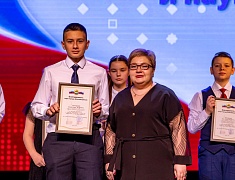 Премию мэра получили 40 талантливых школьников Благовещенска