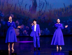 В Благовещенске в преддверии 8 Марта прошел большой праздничный концерт