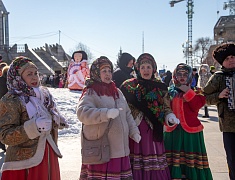 Благовещенцы проводили зиму блинами и хороводами