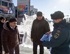 Мэр Благовещенска Олег Имамеев вручил награду номинации «Лучший наставник»