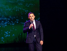 В Благовещенске в преддверии 8 Марта прошел большой праздничный концерт