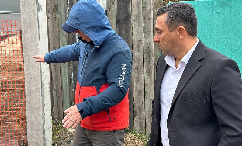 Мэр Благовещенска Олег Имамеев проконтролировал ход работ на одном из объектов на Мухина – Амурской после обращений жителей 