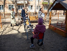 В Благовещенске межведомственная комиссия проверяет «самочувствие» детских площадок