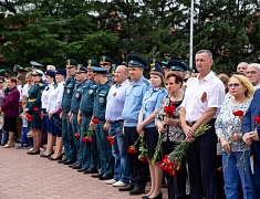 В День памяти и скорби благовещенцы возложили цветы к памятнику воинам-амурцам