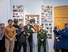 В Благовещенске открылась выставка к 70-летию Александра Тихомирова