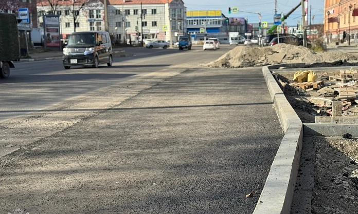  В Благовещенске заасфальтировали место будущей остановки на Пролетарской