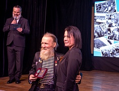 В Благовещенске наградили юбилейными медалями БАМа