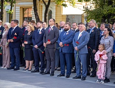В Благовещенске зажгли Вечный огонь на площади Победы